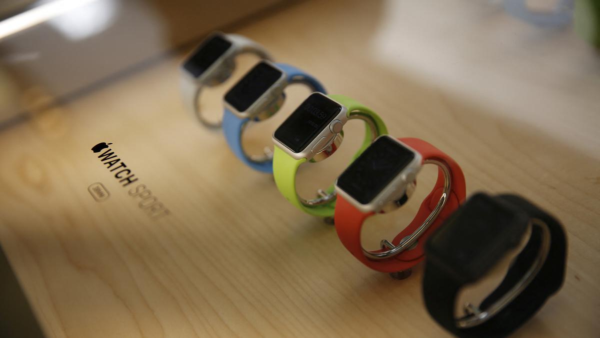 Apple suppliers to make Apple Watch and MacBook in Vietnam, moving away from China