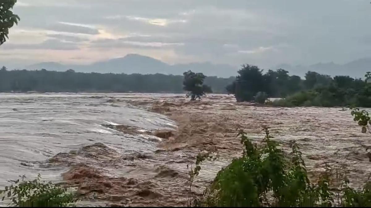 Floods wreak havoc in North Andhra districts; elderly couple killed in house collapse