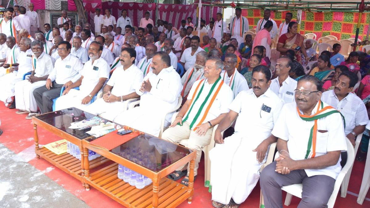Congress cadres in Virudhunagar district go on hunger strike for retrieval of MGNREGA