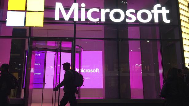 Microsoft soothes market fears with forecast for strong revenue growth