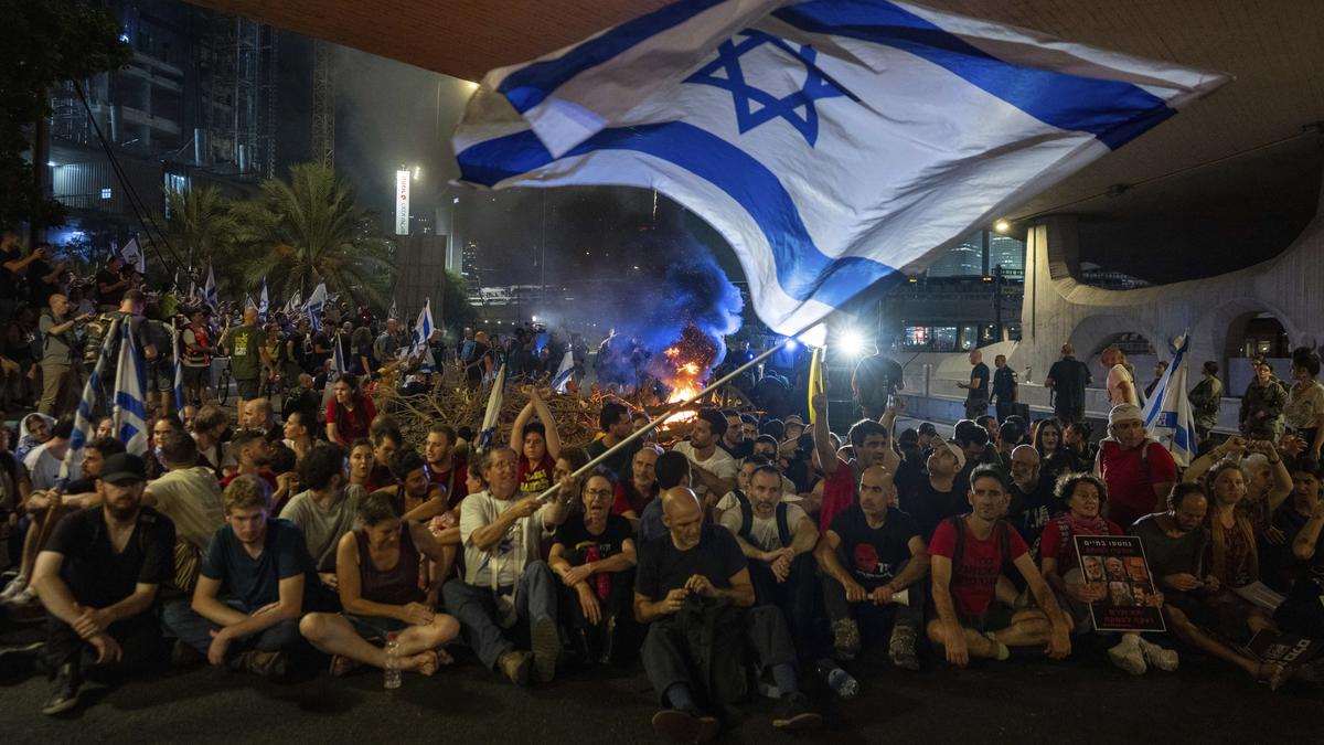 Israeli Protests over Hostages Deepen Political Divisions