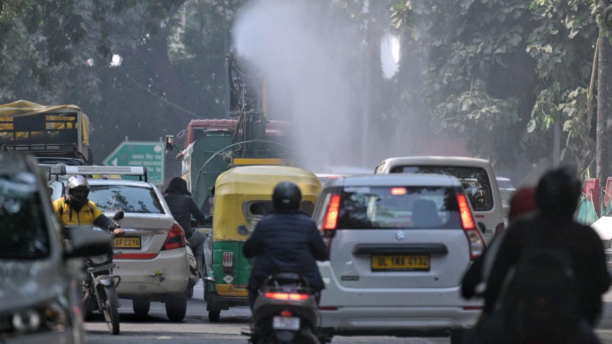 Smog blankets Delhi, air quality remains 'very poor'