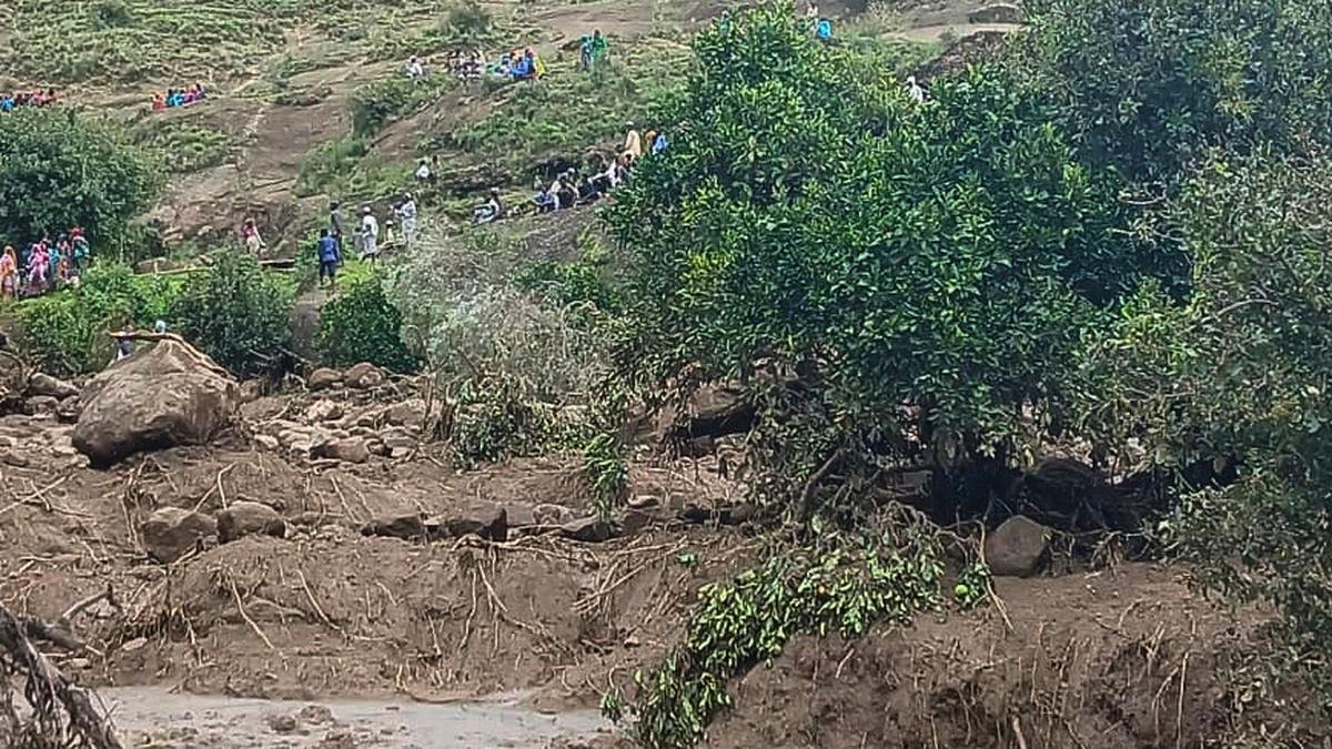 https://th-i.thgim.com/public/incoming/awoq8w/article70007865.ece/alternates/LANDSCAPE_1200/Sudan_Landslide_67733.jpg