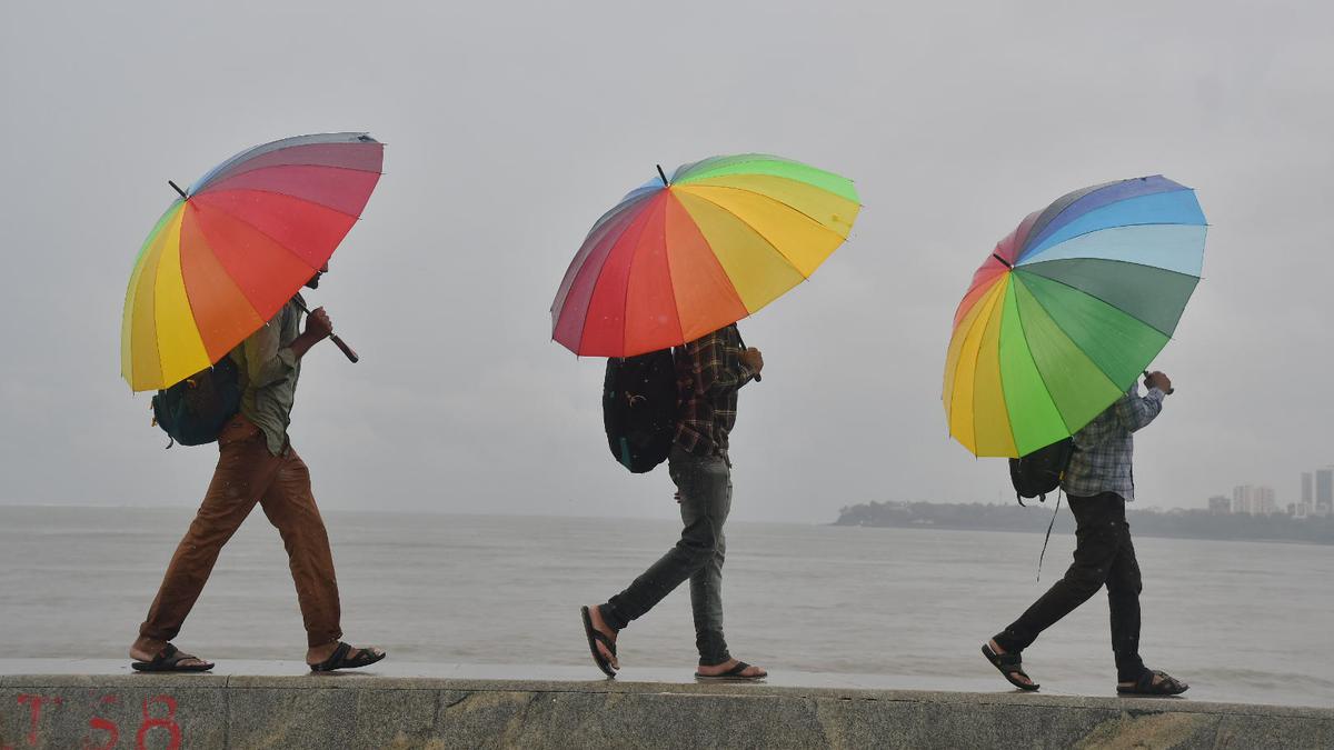 Mumbai and suburbs receive moderate to heavy rains, more showers with occasional intense spells likely