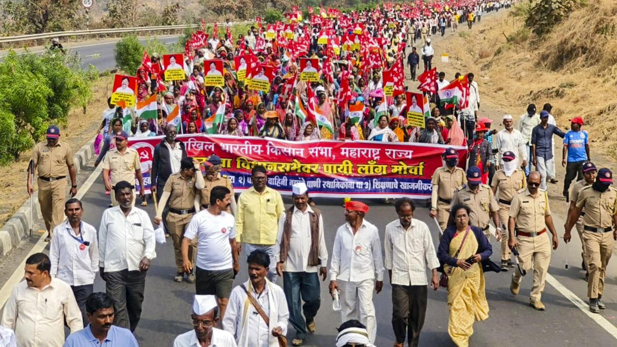 Nashik to Mumbai long march likely to be withdrawn on January 28 after assurance from CM Fadnavis