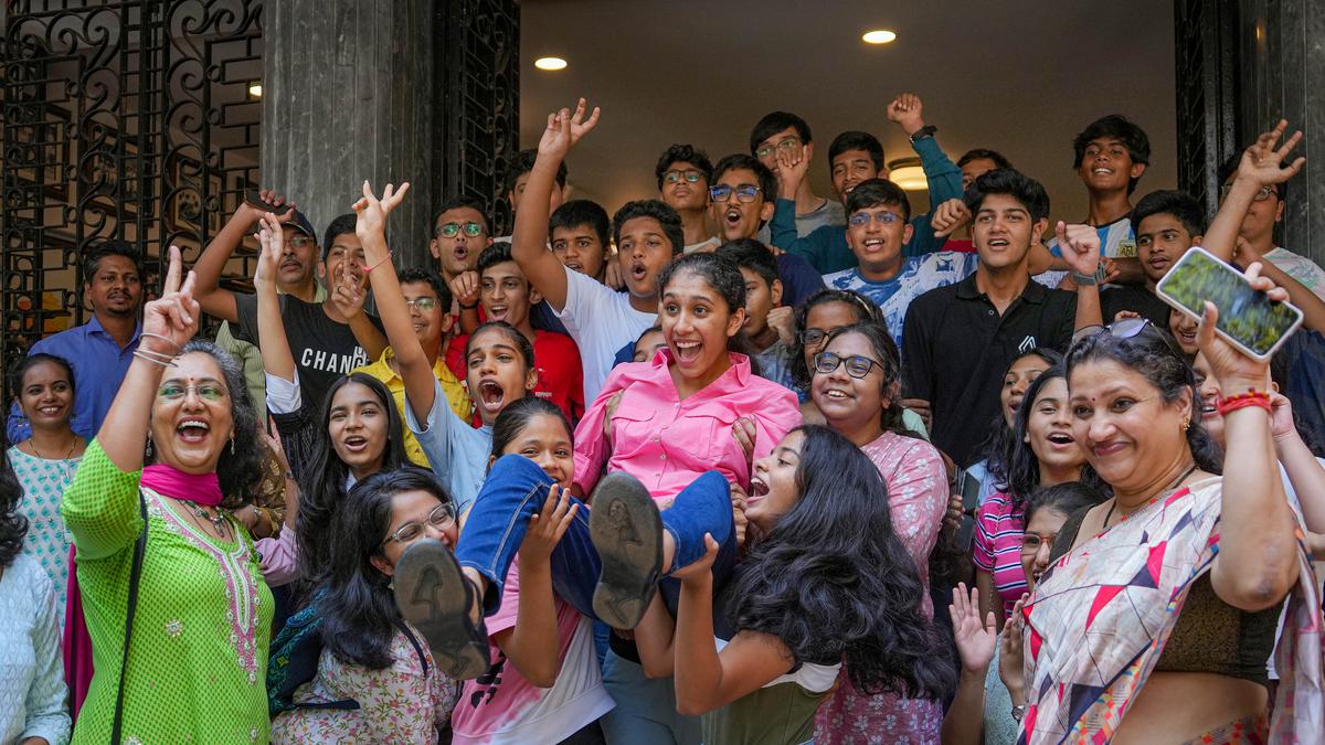 Girls outshine boys yet again in Maharashtra SSC results