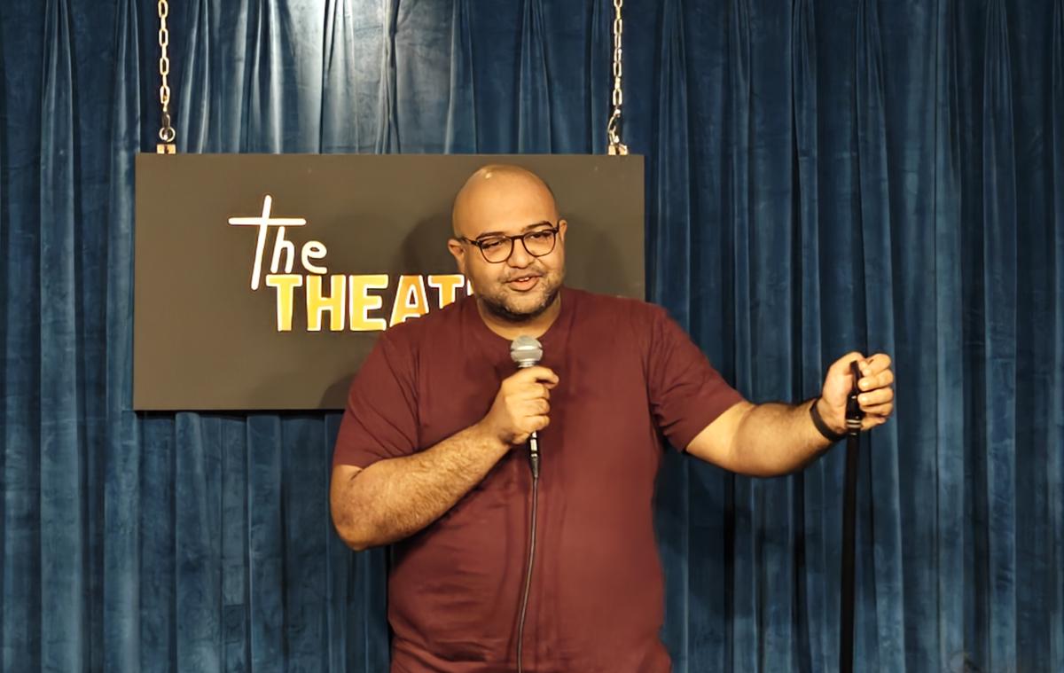 Kritarth Jha performs a stand-up show at a comedy theater in Hyderabad. OnePlus shot on #Framesofindia