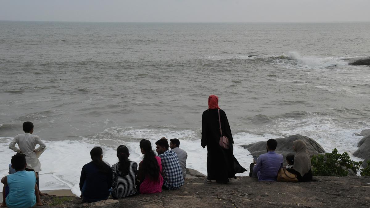 In suspected case of moral policing, three boys assaulted at Someshwara beach in Mangaluru