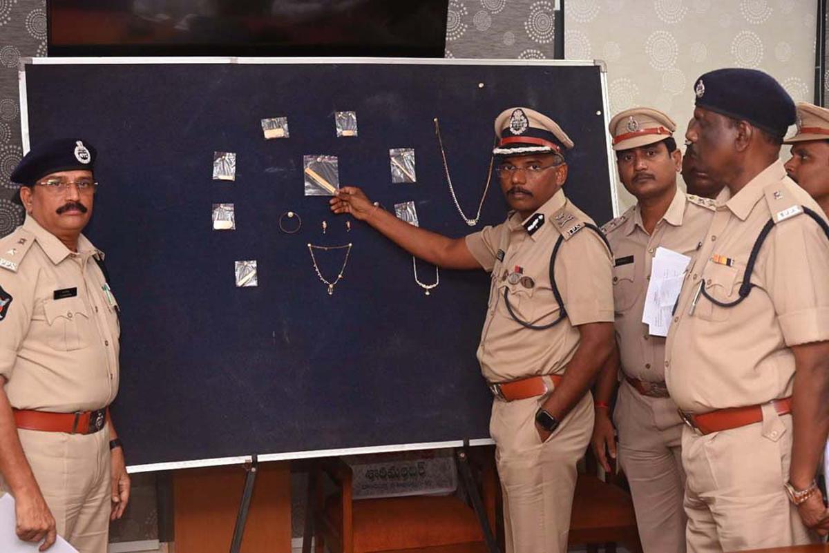 Visakhapatnam police arrest two women for looting gold worth ₹24 lakh