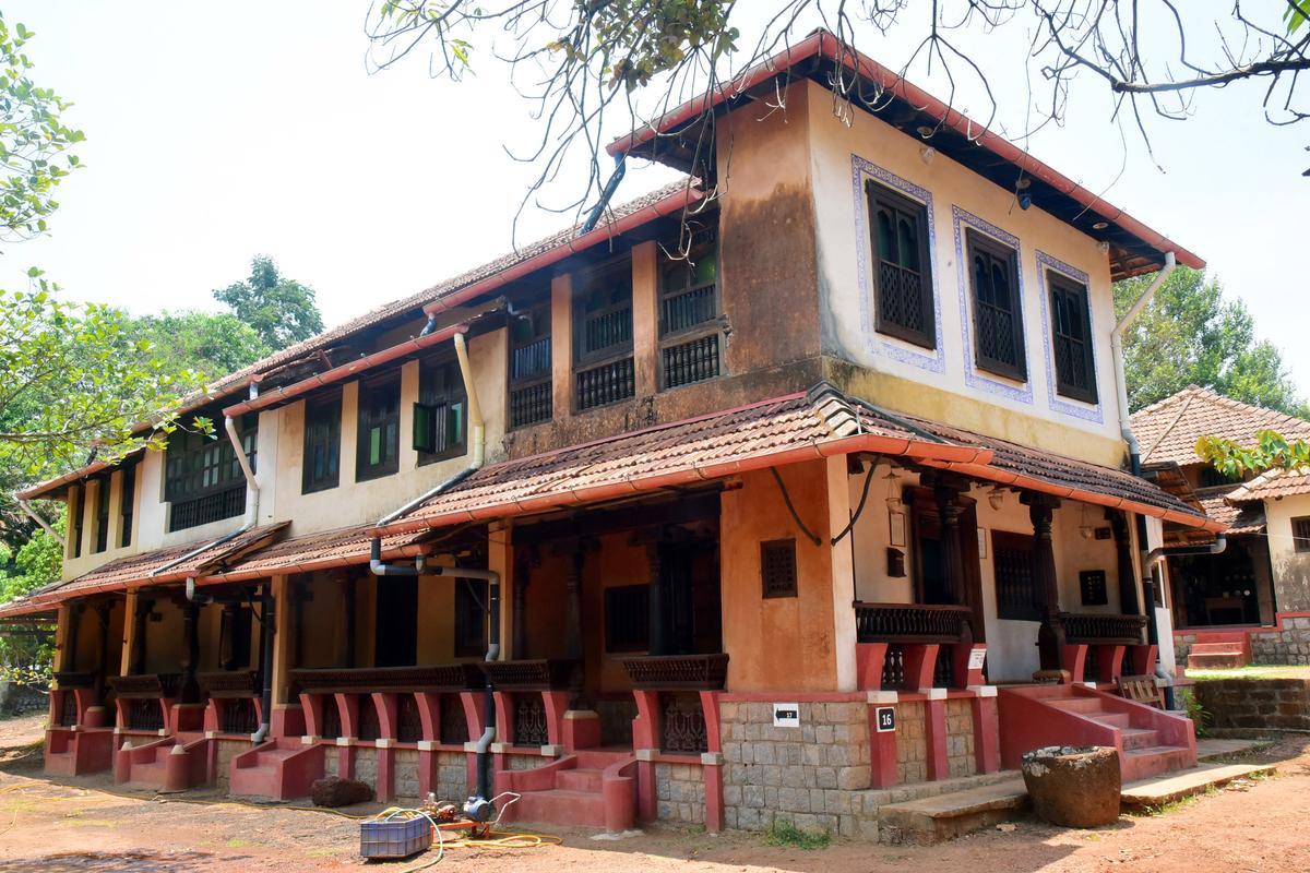 Bhatkal Nawayat Muslim House, reconstructed at Hasta Shilpa Heritage Village Museum in Manipal. Bhatkal Nawayat Muslim House, reconstructed at Hasta Shilpa Heritage Village Museum in Manipal.