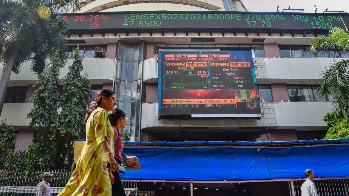 Sensex, Nifty decline in early trade