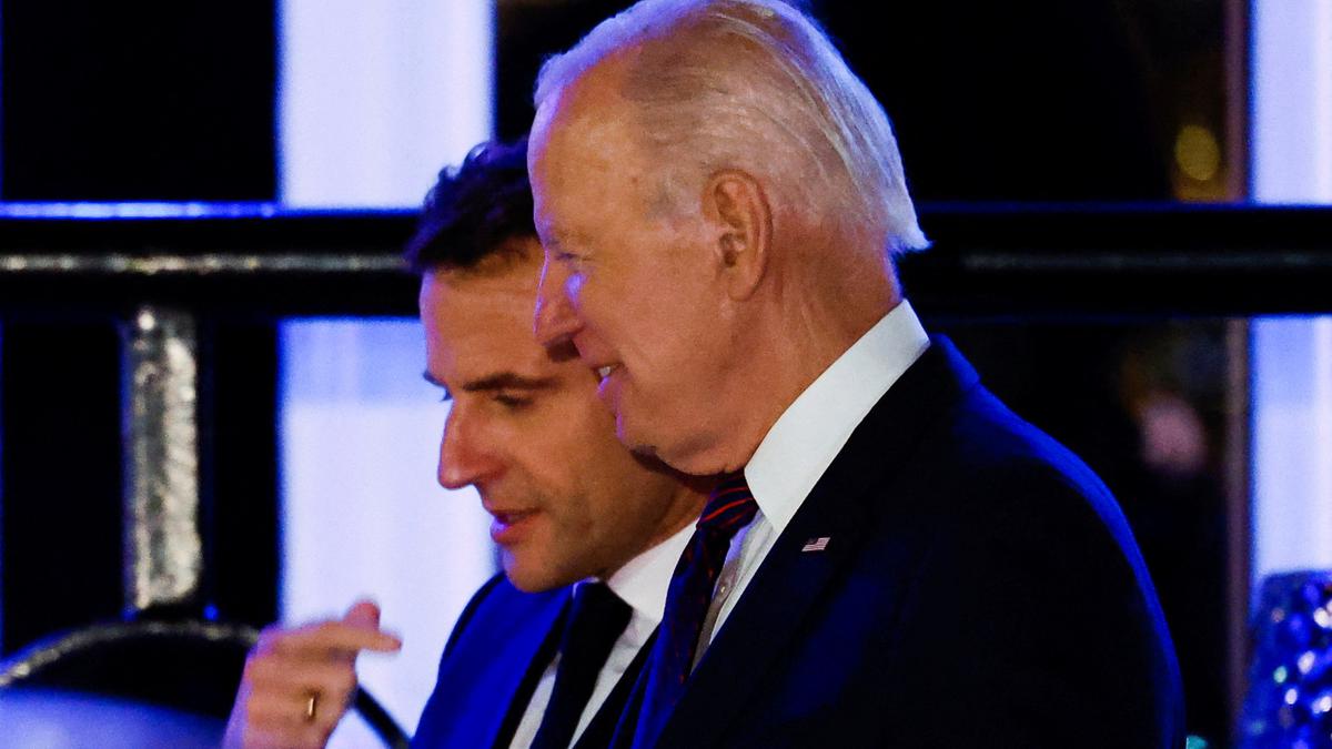 Biden confuses Macron with dead French president