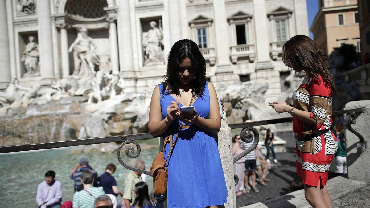 This hidden addiction keeps us glued to smartphones. Here’s how to fix it