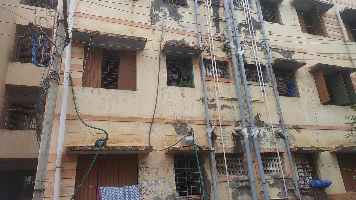 Residents of Jailpettai tenements complain of lack of basic amenities