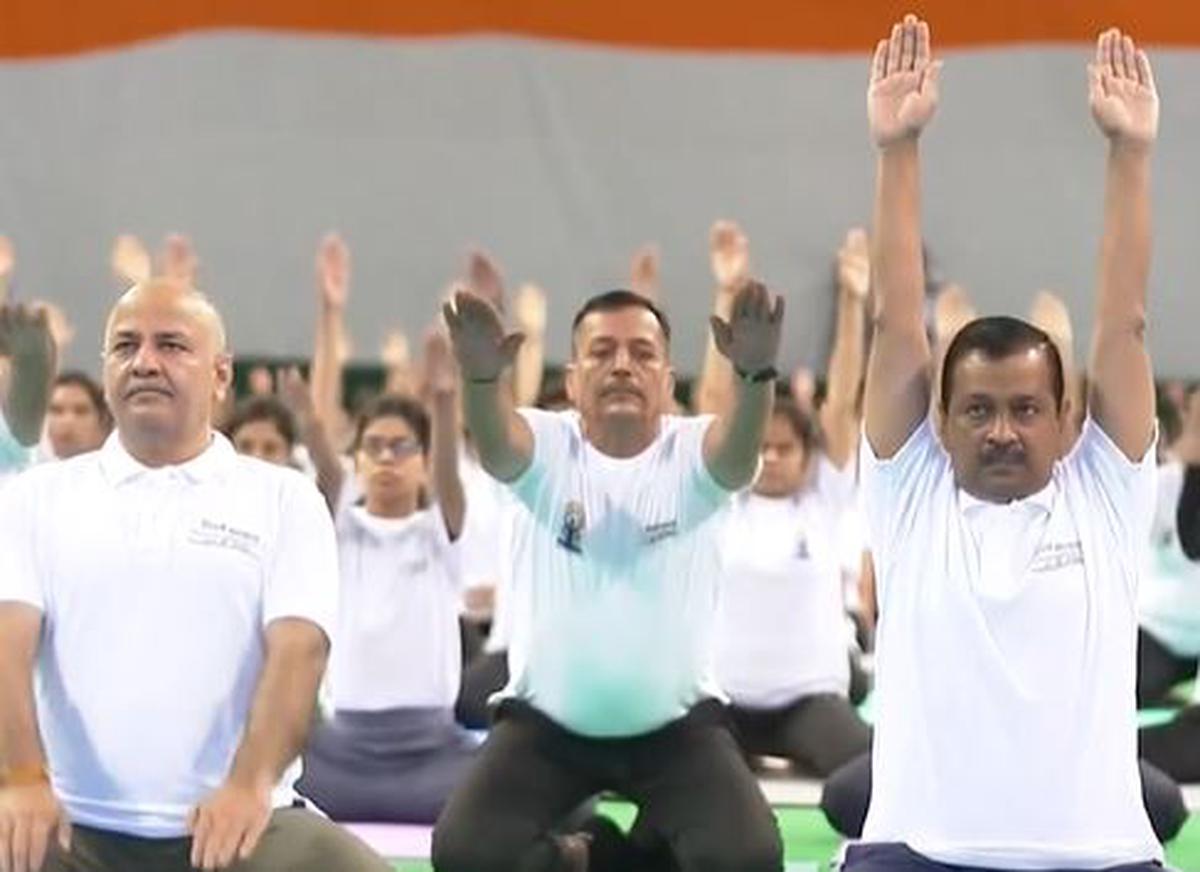 Delhi Chief Minister Arvind Kejriwal performs Yoga with hundreds of Delhiites.