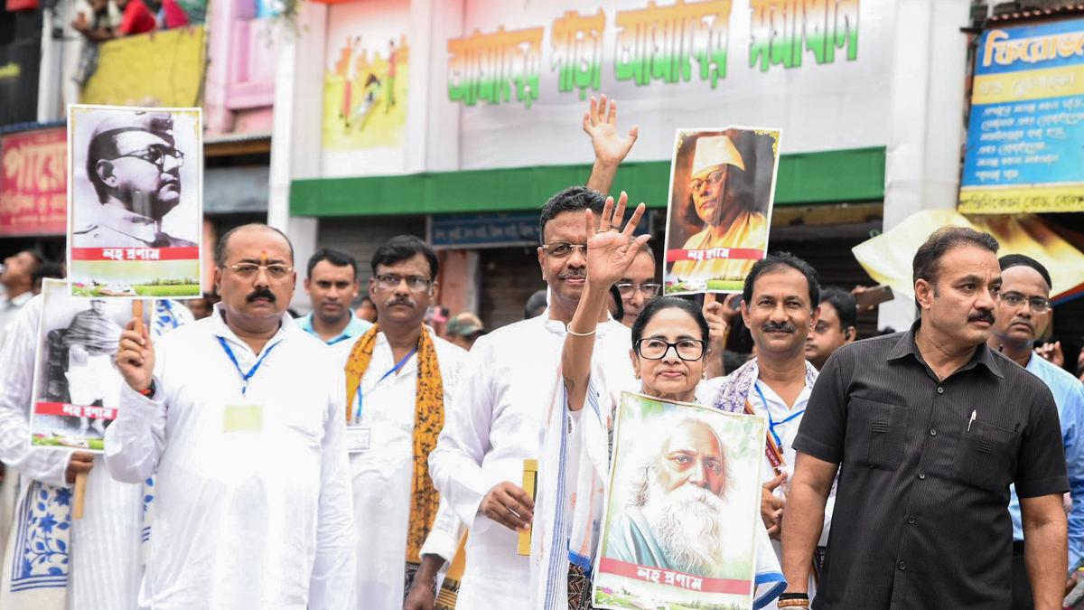 Mamata Banerjee ‘reminds’ officials they work for the State not ECI