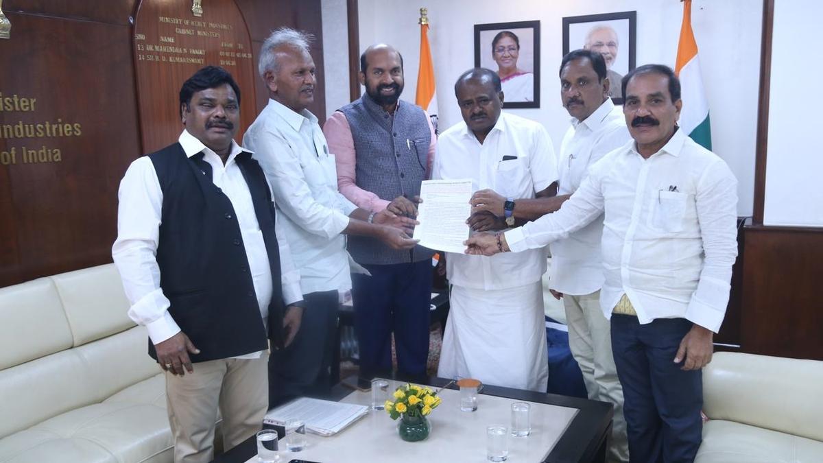 Union Steel Minister assures aid of ₹10,000 crore to Visakhapatnam Steel Plant by January 15, say VUPPC leaders
