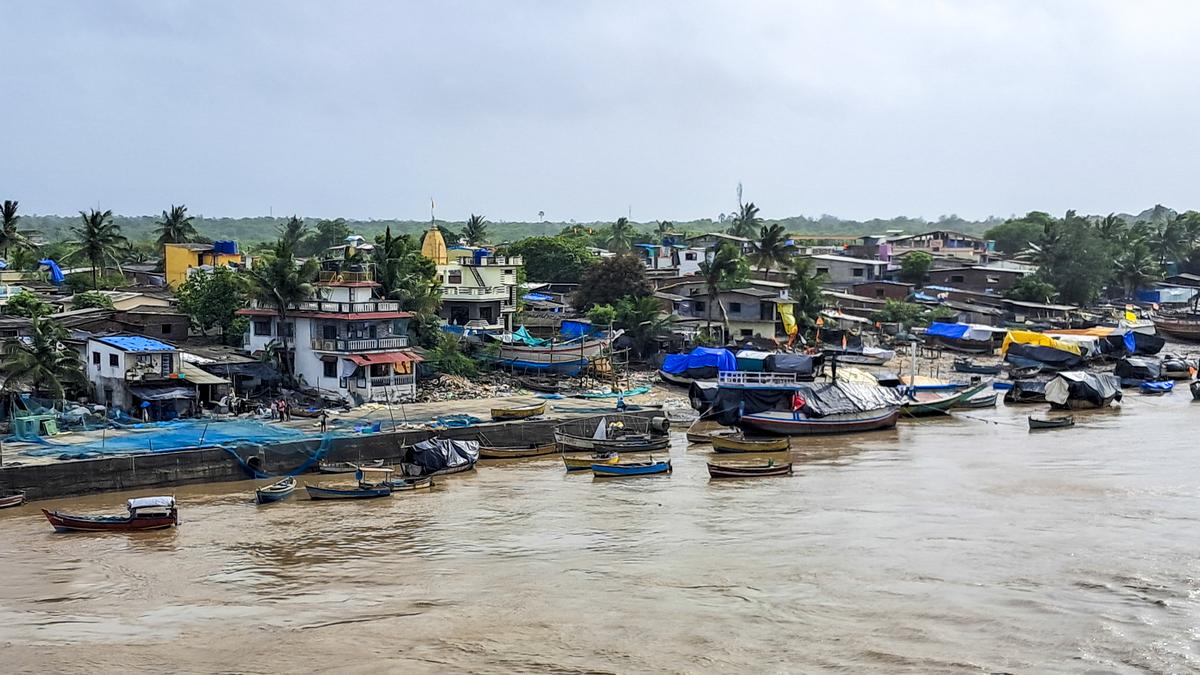 What is the Vadhvan port that PM Modi is launching?