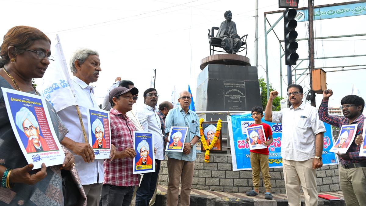 Gurjada Apparao’s teachings must be included in textbooks: Minister