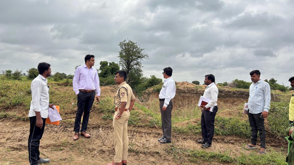 Boyar inspects illegal murrum extraction site in Kadechur village