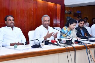 Karnataka Excise Minister directs officials to prevent production of illicit  liquor, hooch in Yadgir district - The Hindu