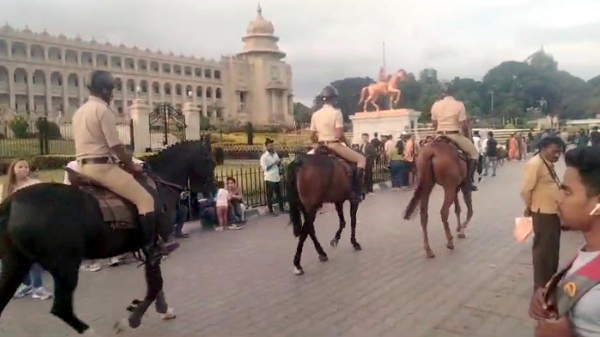 Mounted police squads reintroduced to aid Hoysala and Cheetah teams around  Vidhana Soudha in Bengaluru - 