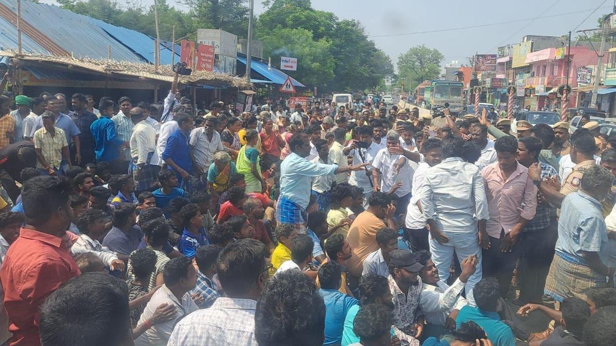 Brick kiln workers stage road blockade in Vellore against TVK functionary for demanding money to run units