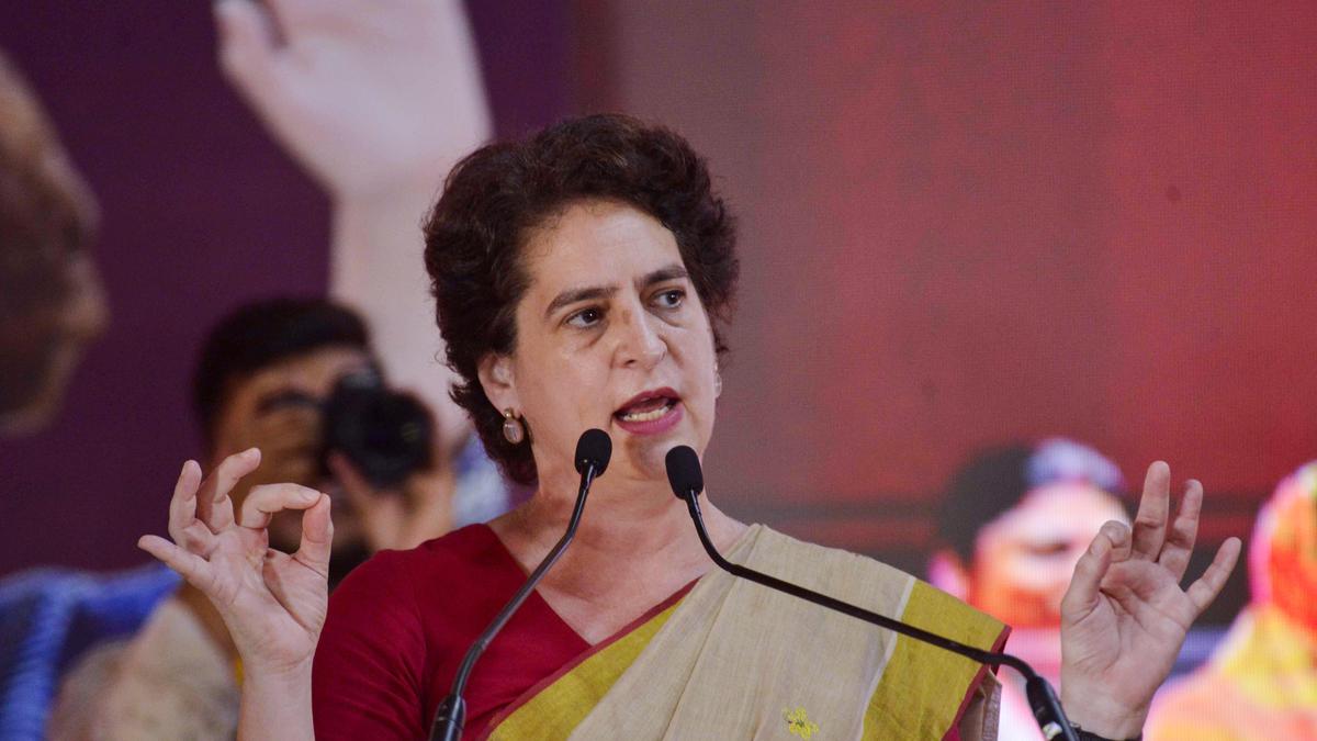 Priyanka Gandhi’s convoy faces delay after ‘navigational glitch’ in Kerala Priyanka Gandhi’s convoy faces delay after ‘navigational glitch’ in Kerala