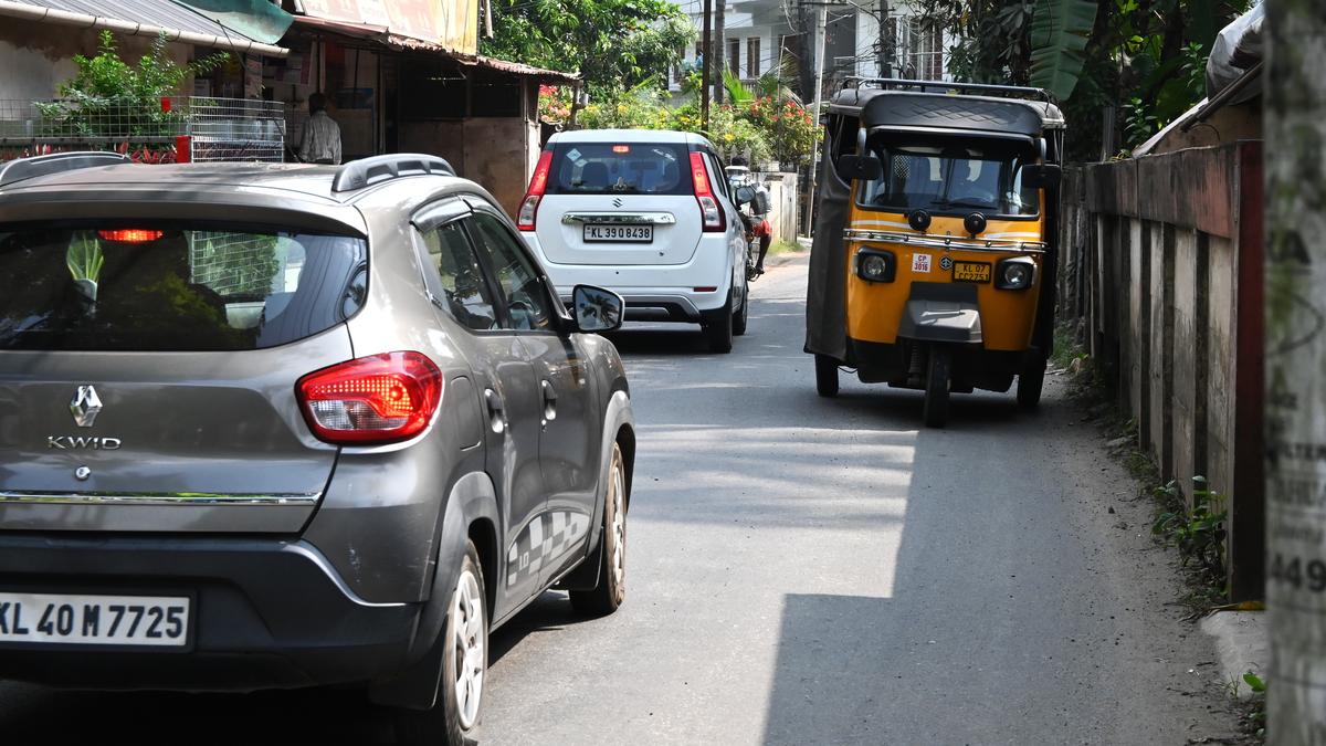 Demand rife to speed up widening of bottlenecked Kaniampuzha Road in Kochi