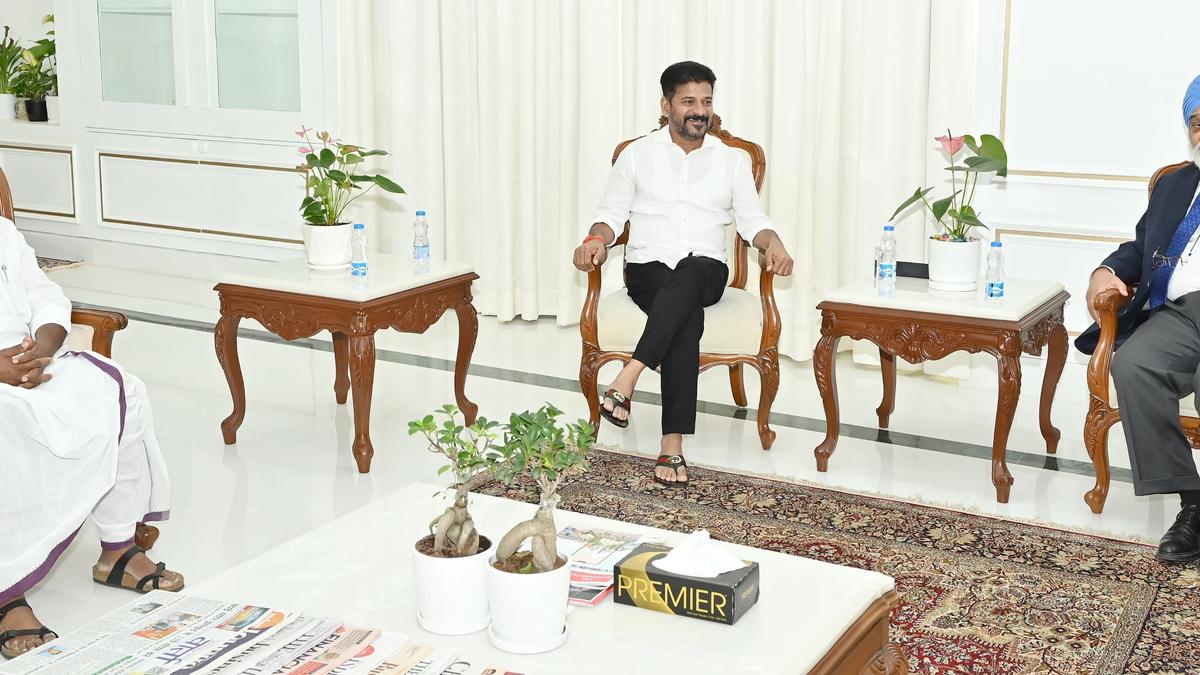 Ahead of Budget, Revanth and Bhatti meet Montek Singh Ahluwalia