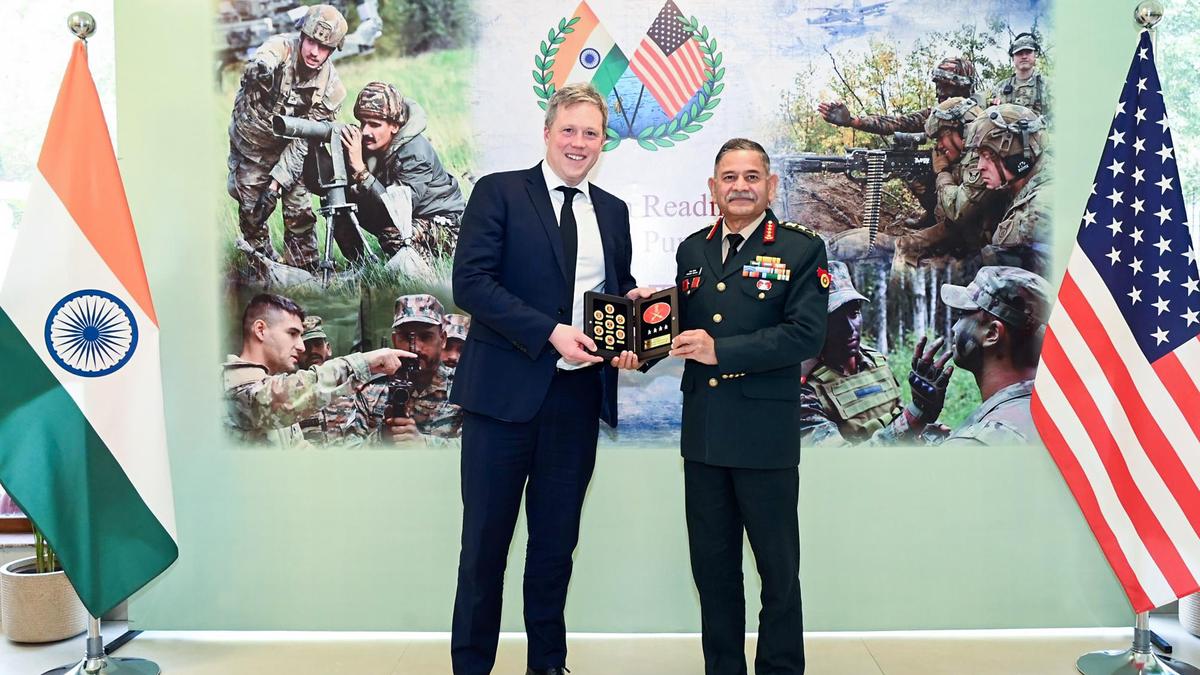 COAS General Upendra Dwivedi meets U.S. Army Secretary Daniel P. Driscoll in New Delhi