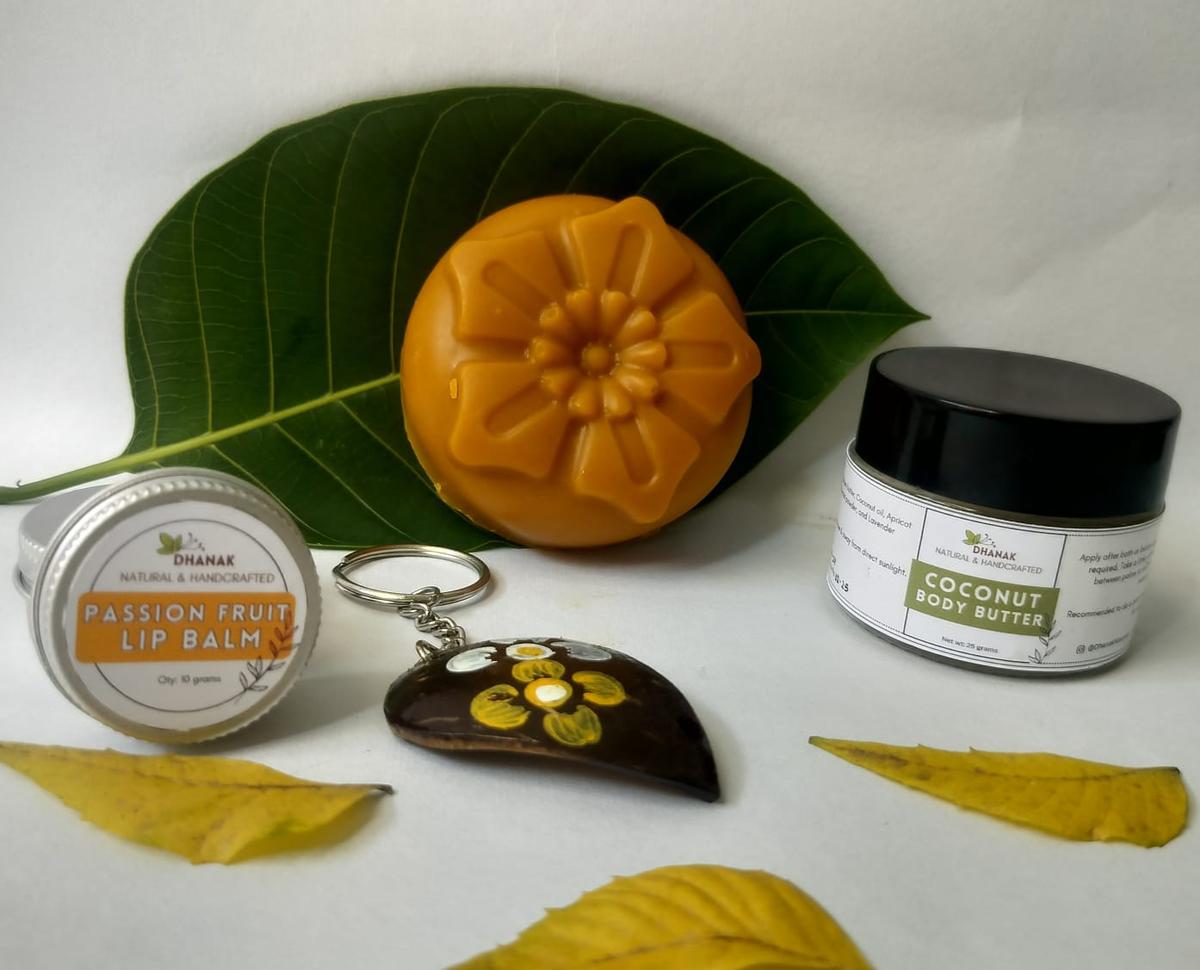 A sustainable gift hamper from Dhanak Naturals.