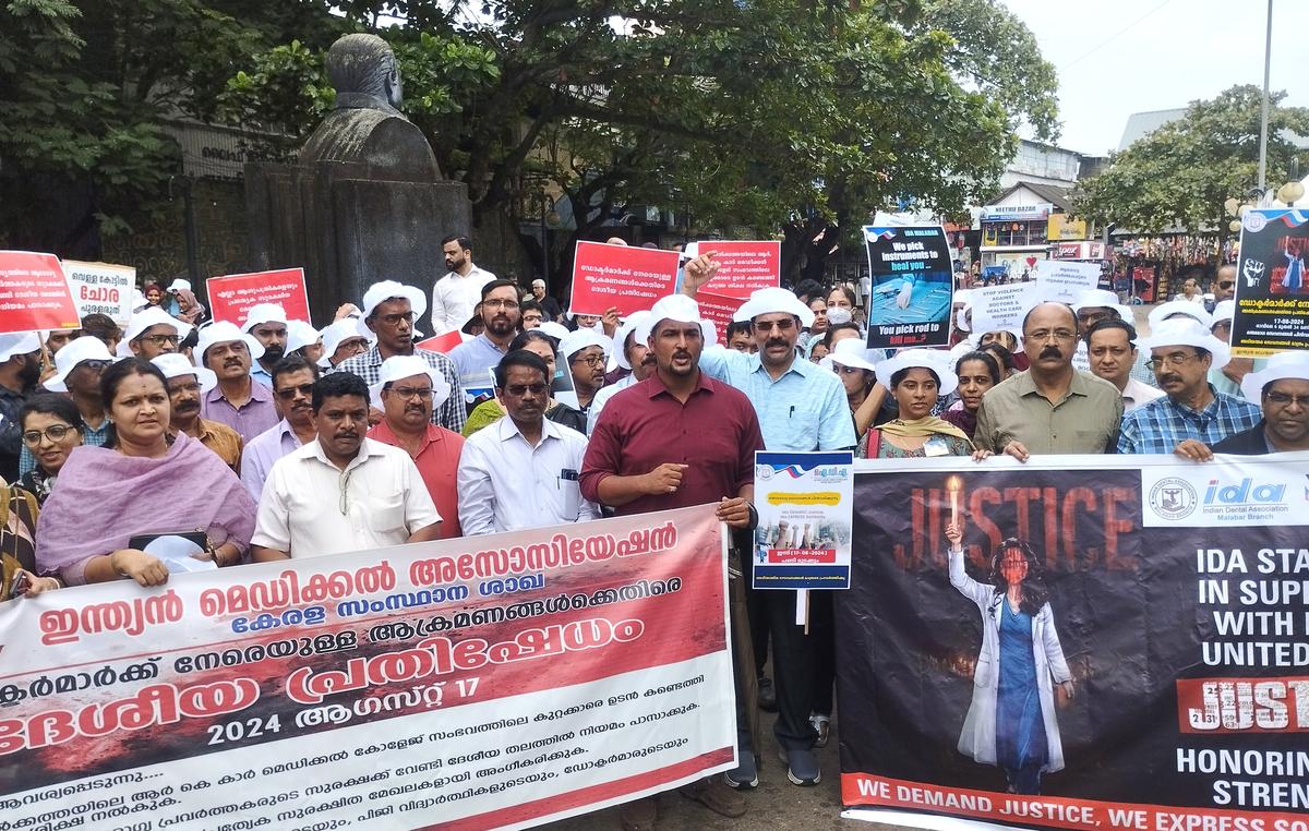 Members of the Indian Medical Association, Kozhikode branch, staging a protest demonstration at Mananchira in Kozhikode on Saturday.