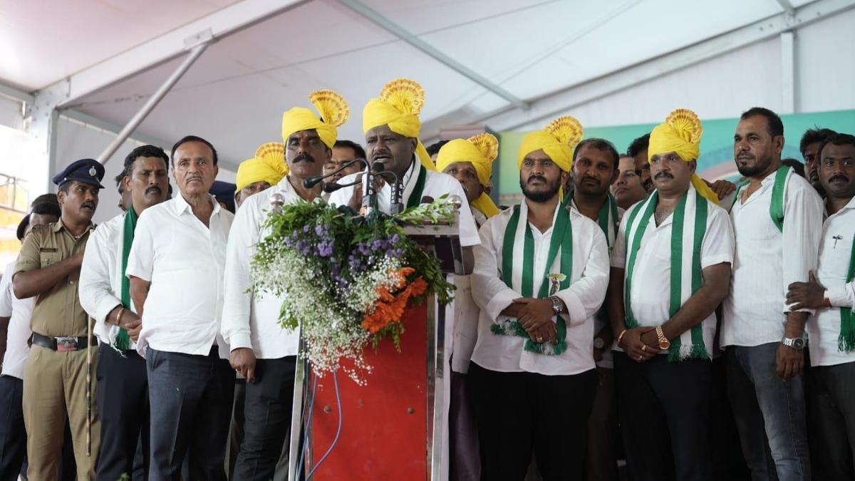 JD(S) leader H.D. Kumaraswamy hits out at Congress for its criticism over fuel price hike