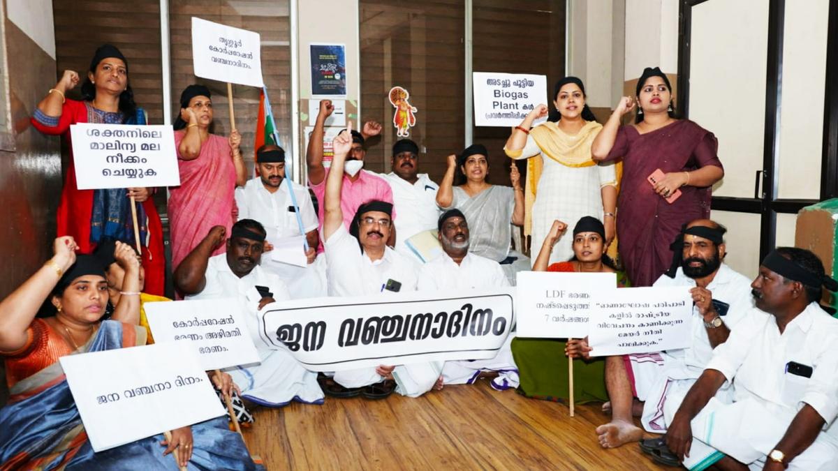 Cong. councillors in Thrissur Corporation observe ‘deception day’ 