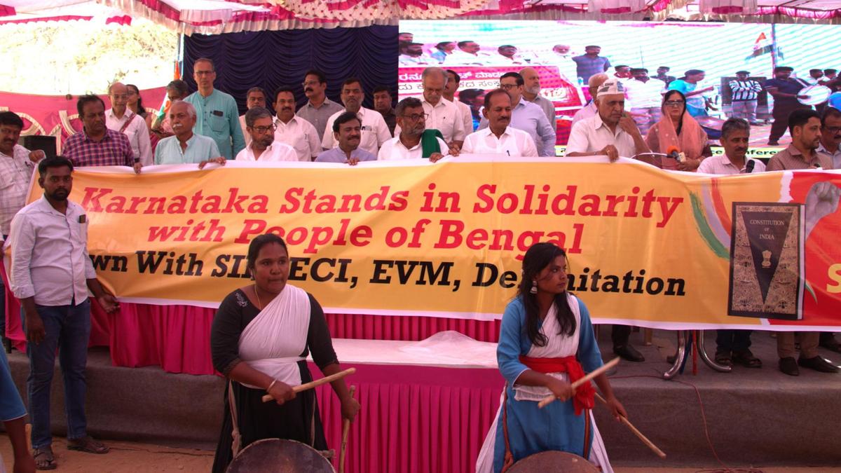 ‘Karnataka Declaration’ at protest convention seeks SIR reset