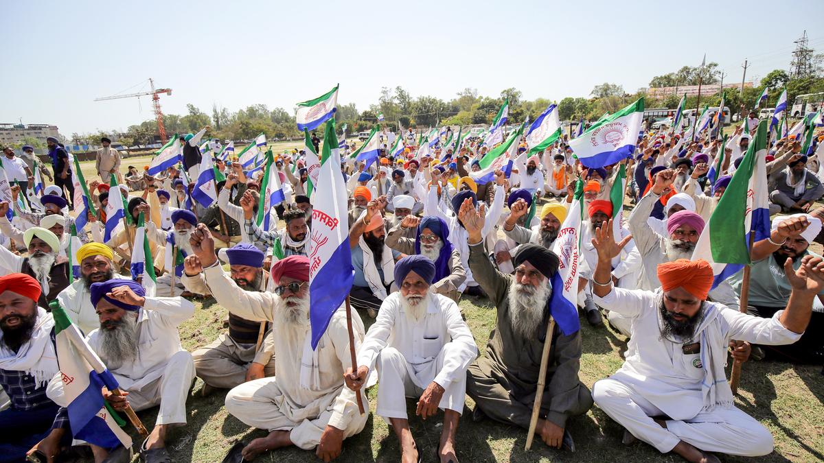 AAP, BJP stand for corporate interests, say farmers’ groups, deciding to intensify protests