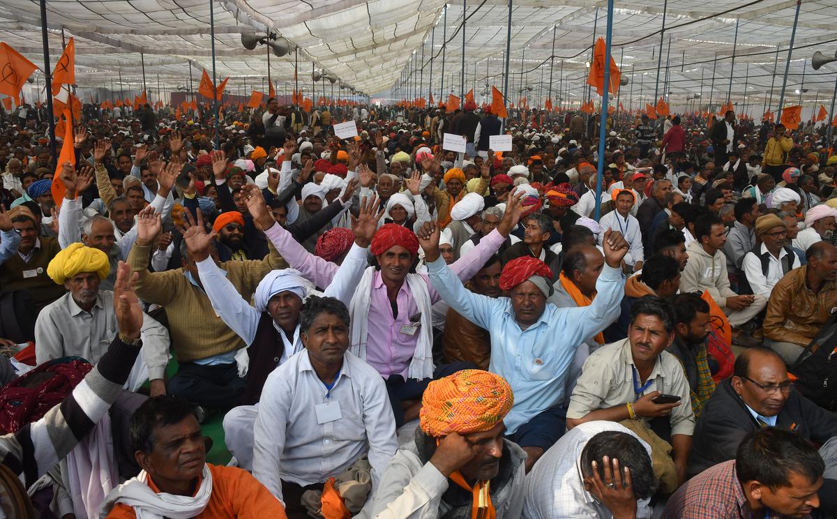 Farmers across the country are protesting against the anti-farmer policies of the central government at Ramlila Maidan in New Delhi.