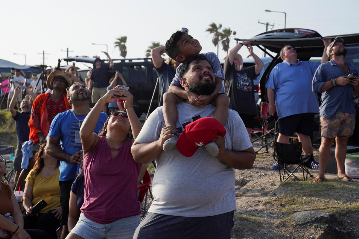 People watch SpaceX’s next-generation Starship spacecraft launch on its ninth test, from South Padre Island, Texas, U.S., on May 27, 2025.