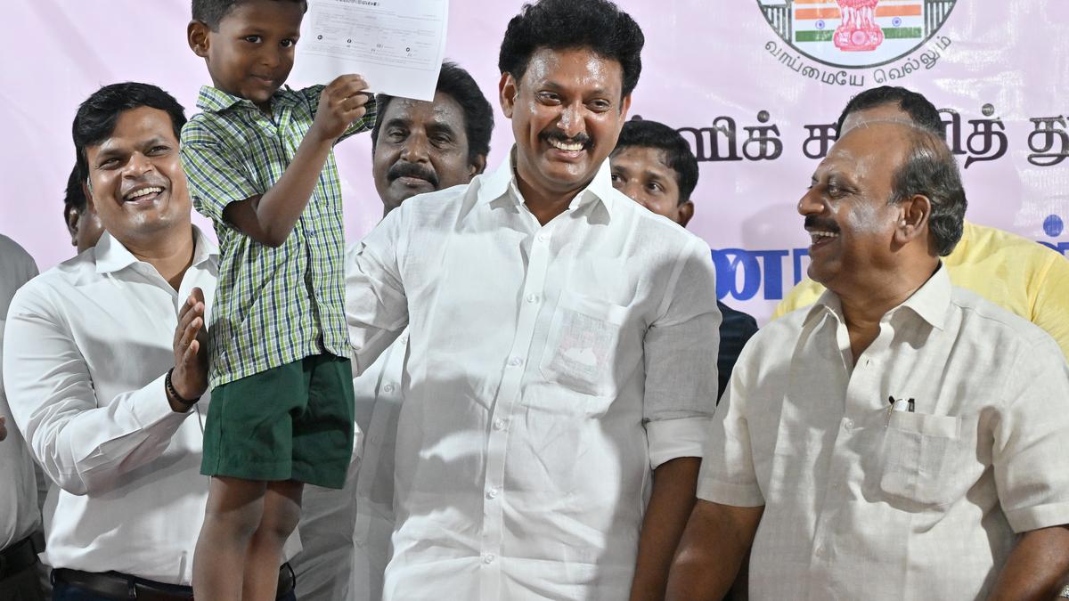 Minister launches distribution of textbooks in schools, over 70 lakh students to benefit across T.N.
