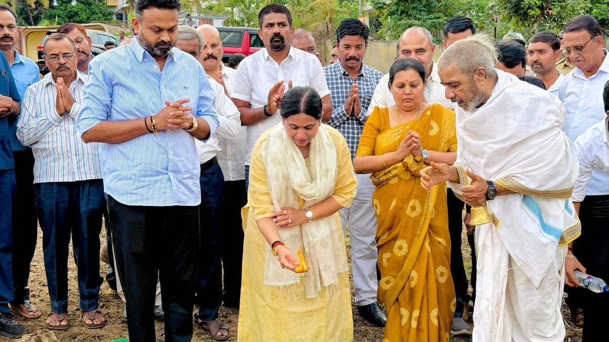 Minister launches work on 110 kV power station in Belagavi