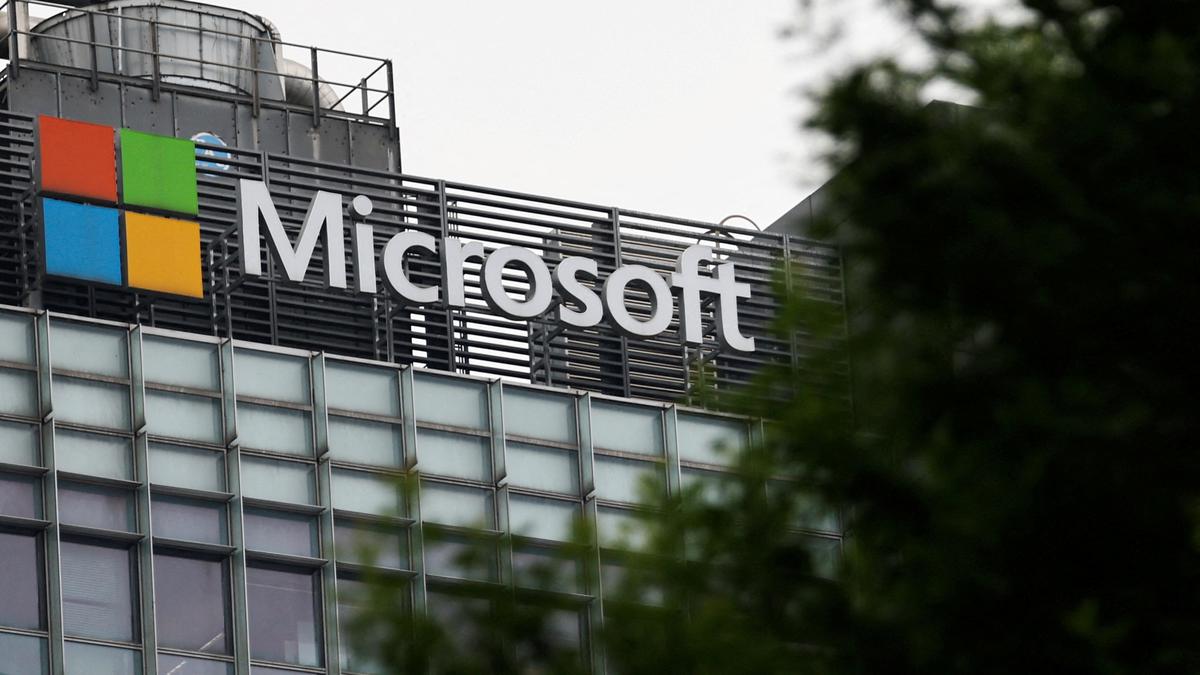 Microsoft notches record high valuation of nearly $2.6 trillion