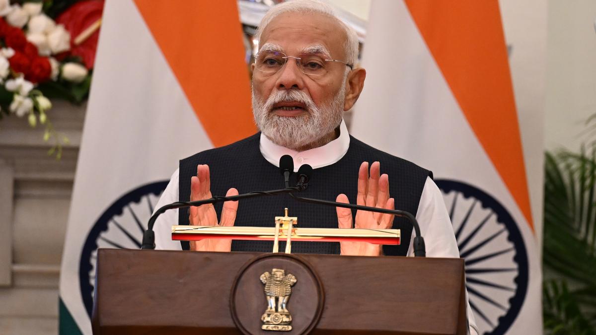 https://th-i.thgim.com/public/incoming/b7hc51/article70012523.ece/alternates/LANDSCAPE_1200/MODI%20SINGAPORE%20%20DELHI%202025_04_09_25.jpg