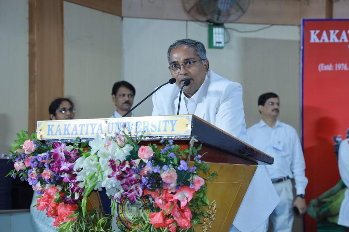 IICT director D. Srinivasa Reddy addressing the 23rd convocation of Kakatiya University on Monday. IICT director D. Srinivasa Reddy addressing the 23rd convocation of Kakatiya University on Monday.