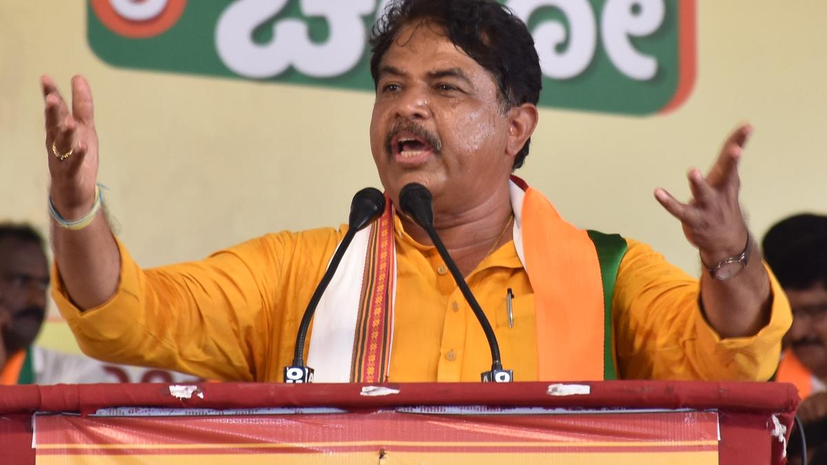 Bengaluru should be one administrative unit with Kannadiga as Mayor: Ashok