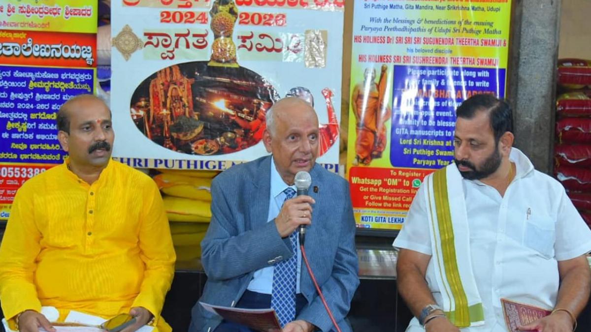 ‘Pura Pravesha’ of Puttige Mutt seer in Udupi on January 8