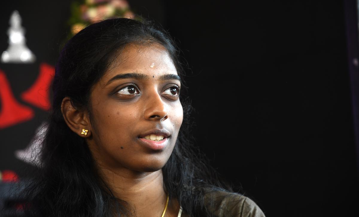 Praggnanandhaa's Sister Vaishali Takes Down a 2650+ GM 