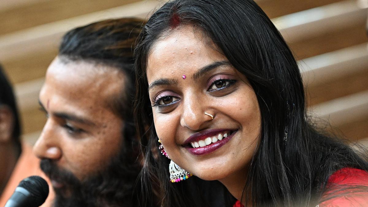 Monalisa Bhosle accuses director of ‘misbehaving’ with minor girls