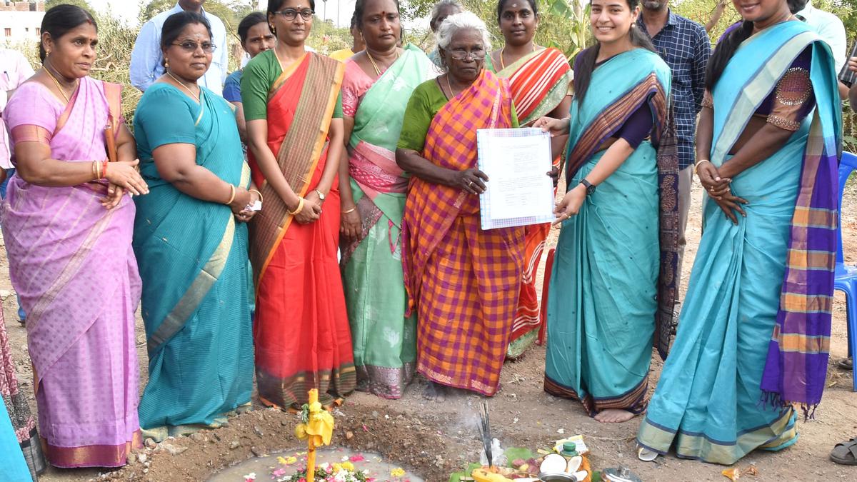 Padma awardee Chinnapillai gets land patta