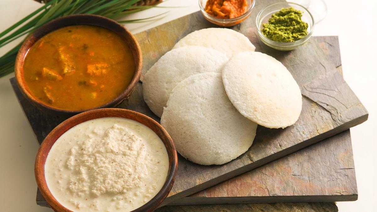 Karnataka Health Dept. bans use of polythene sheets for steaming idlis in hotels across Karnataka